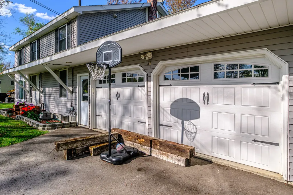 26 Lester Lane Burnham ME 04922