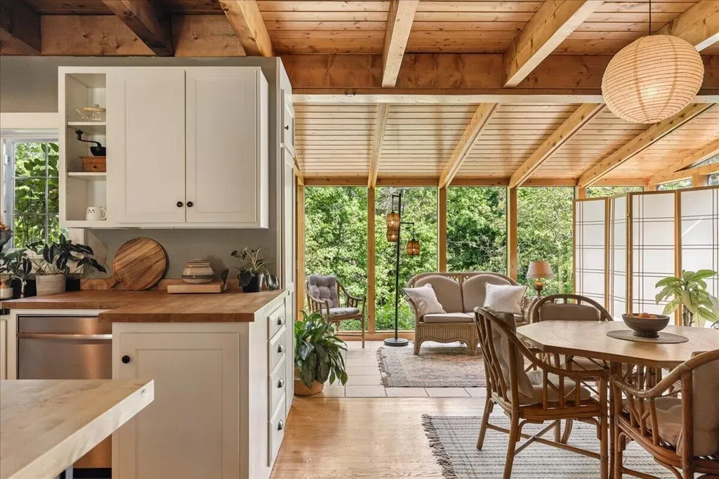 15 Castaway Drive Orland ME 04472