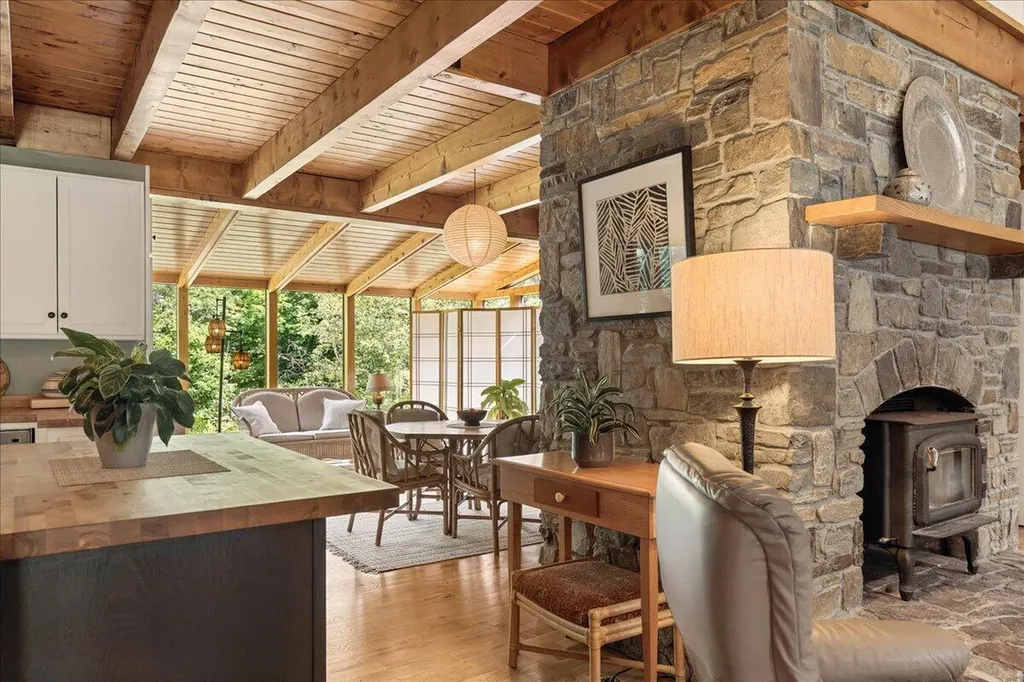 15 Castaway Drive Orland ME 04472