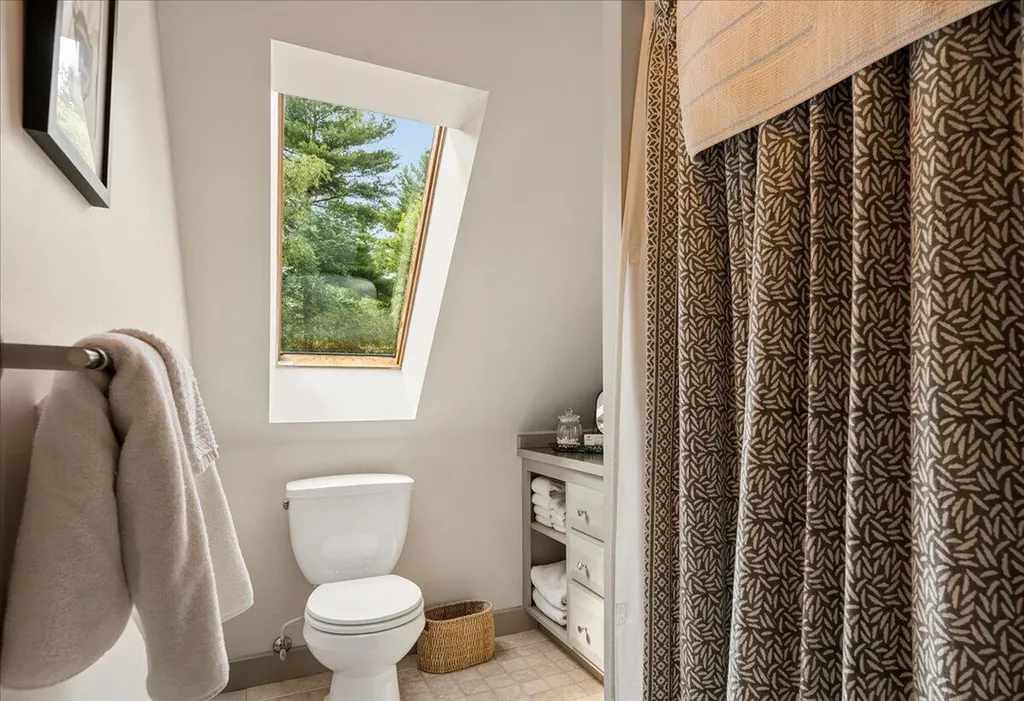15 Castaway Drive Orland ME 04472