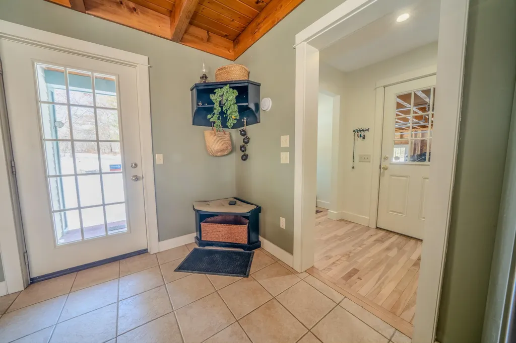 15 Castaway Drive Orland ME 04472