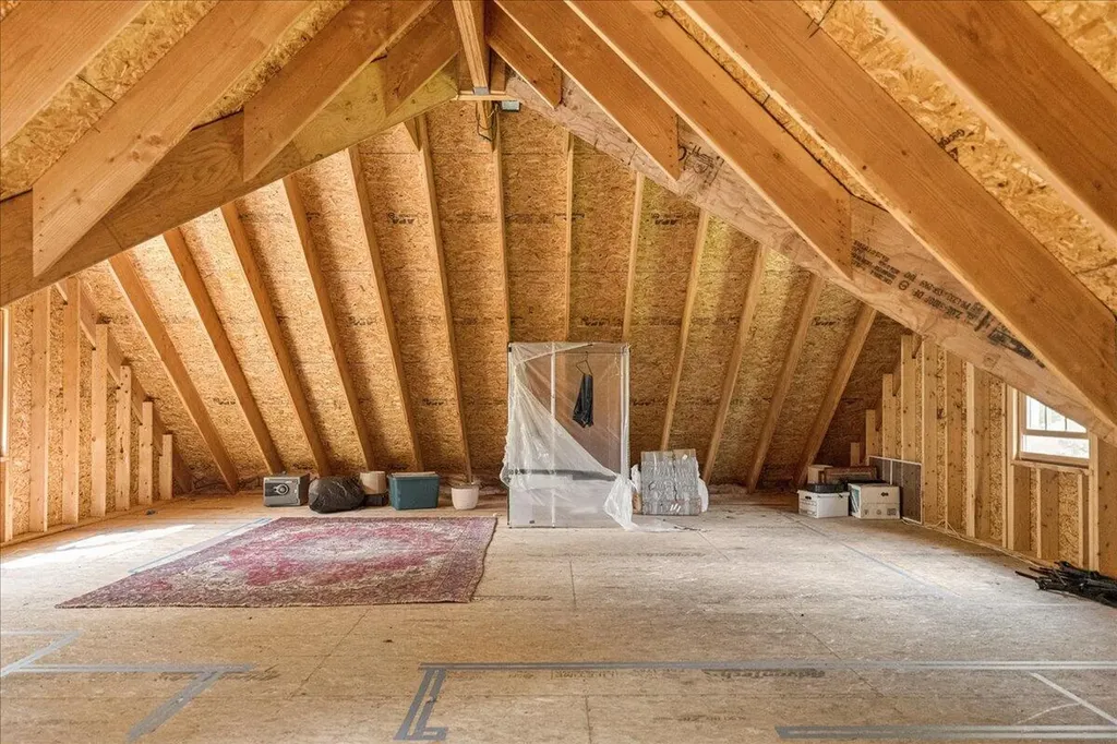 15 Castaway Drive Orland ME 04472
