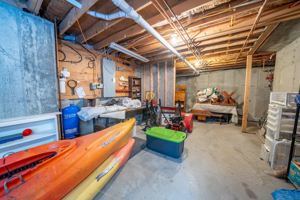 15 Castaway Drive Orland ME 04472