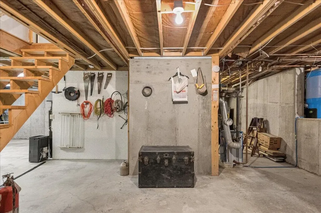 15 Castaway Drive Orland ME 04472