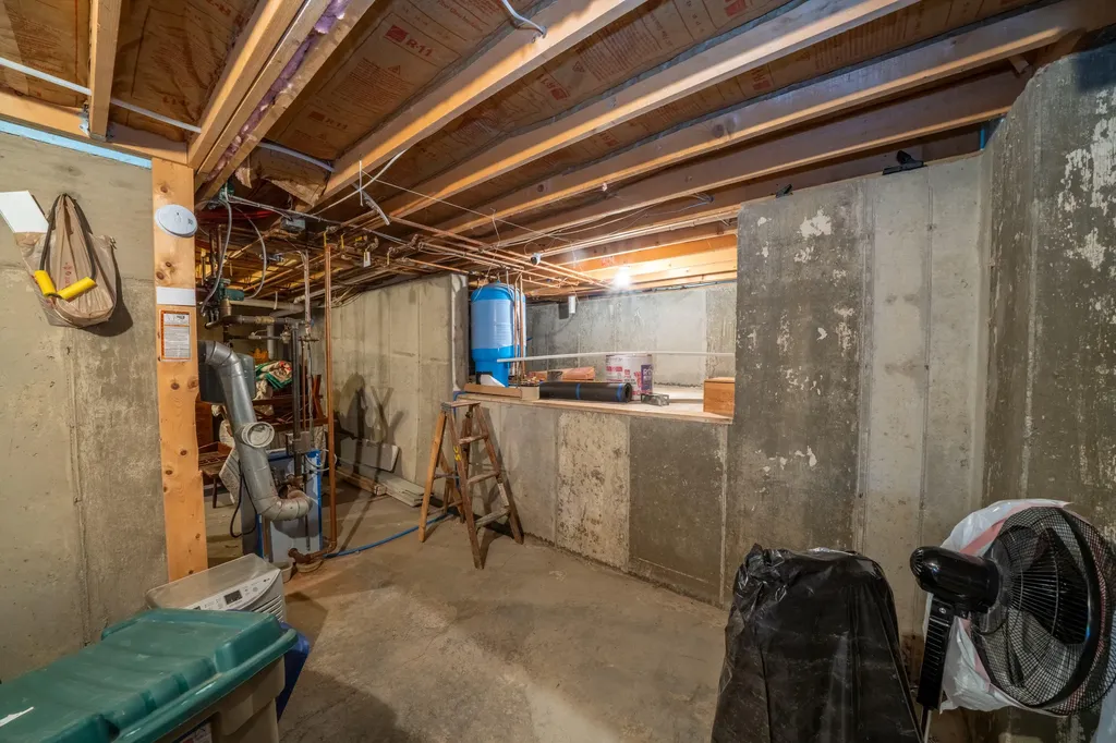 15 Castaway Drive Orland ME 04472