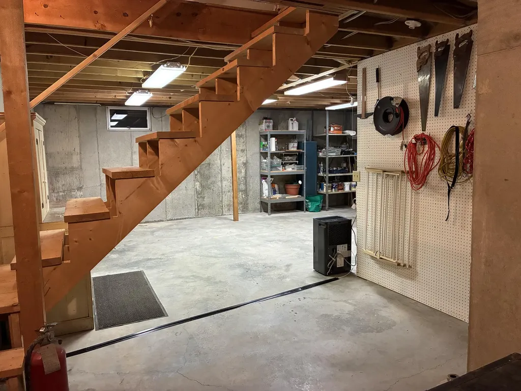 15 Castaway Drive Orland ME 04472