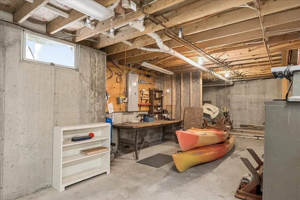 15 Castaway Drive Orland ME 04472
