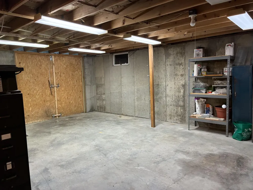 15 Castaway Drive Orland ME 04472