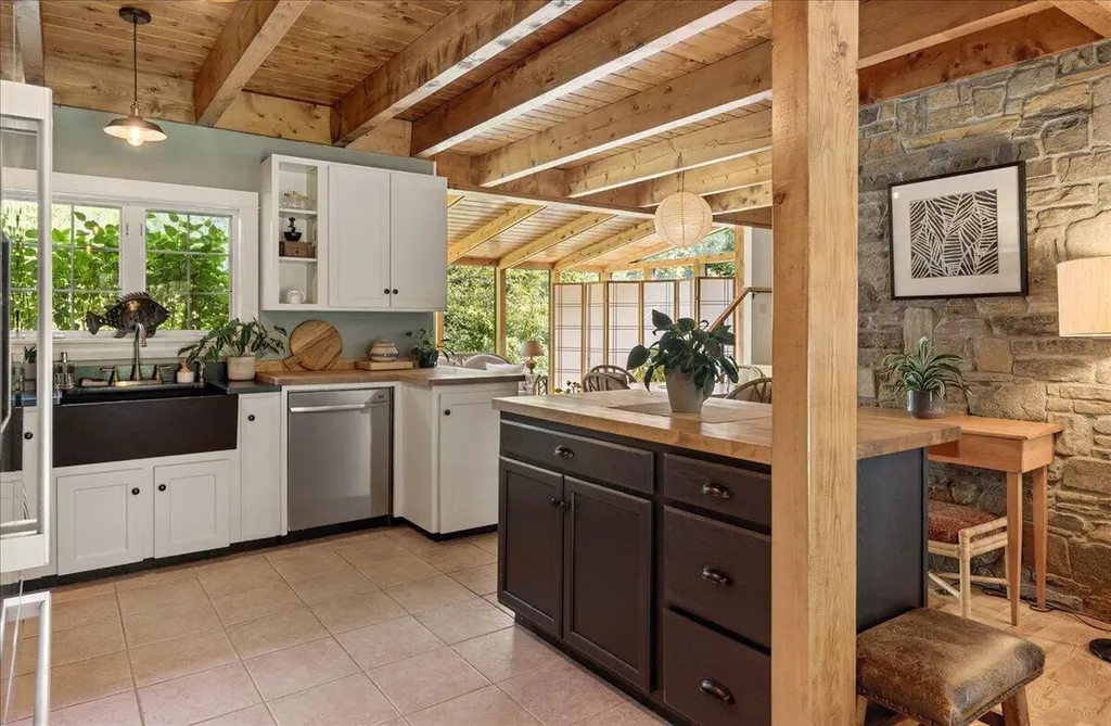15 Castaway Drive Orland ME 04472