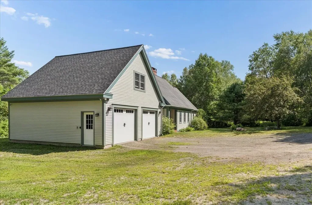 15 Castaway Drive Orland ME 04472