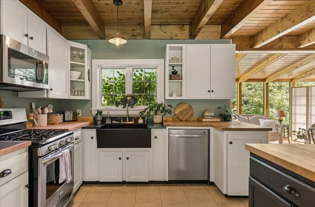 15 Castaway Drive Orland ME 04472