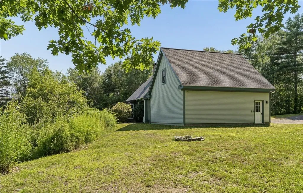 15 Castaway Drive Orland ME 04472