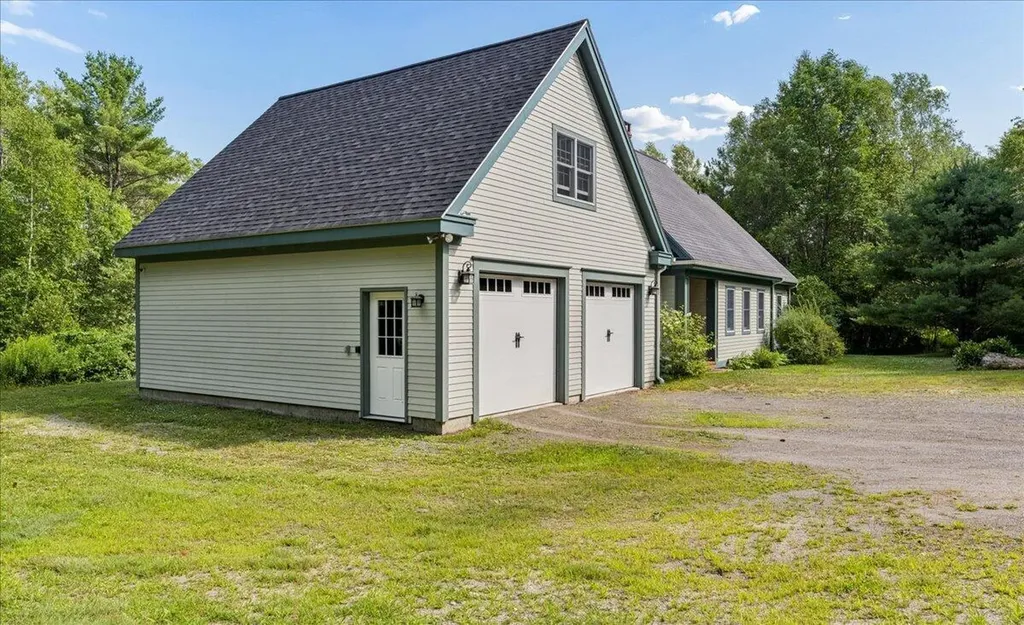 15 Castaway Drive Orland ME 04472