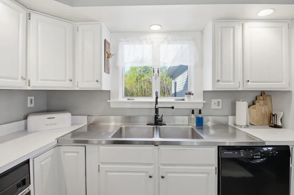 560 W Auburn Road Auburn ME 04210