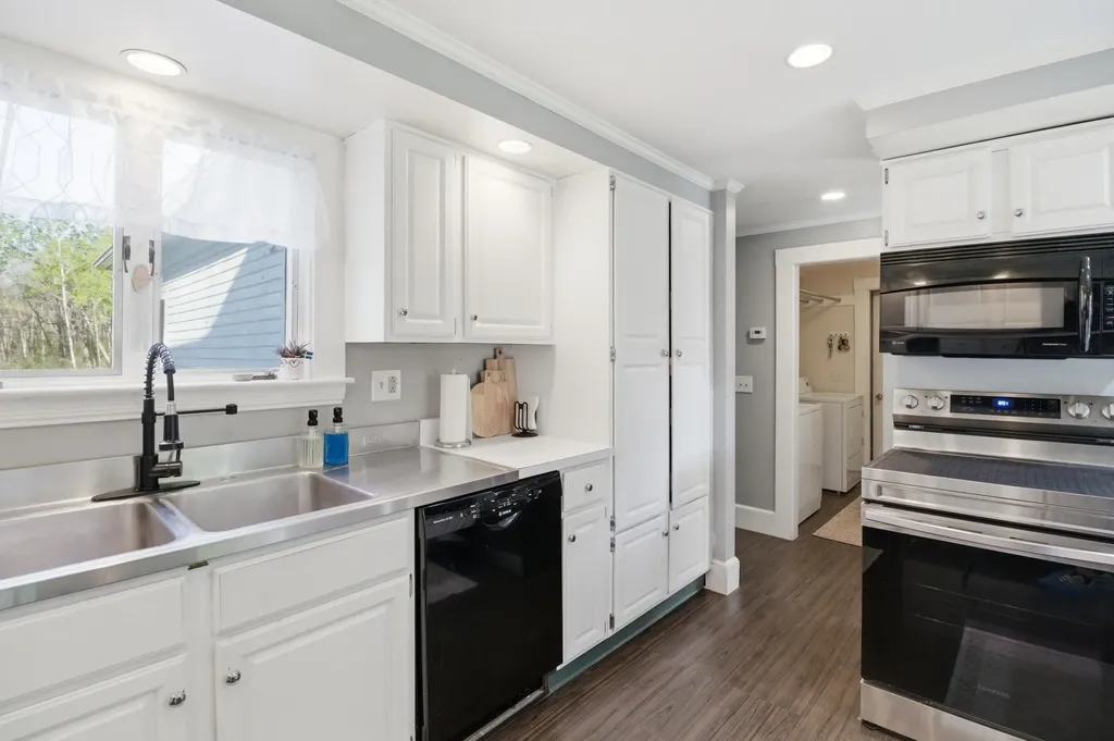 560 W Auburn Road Auburn ME 04210