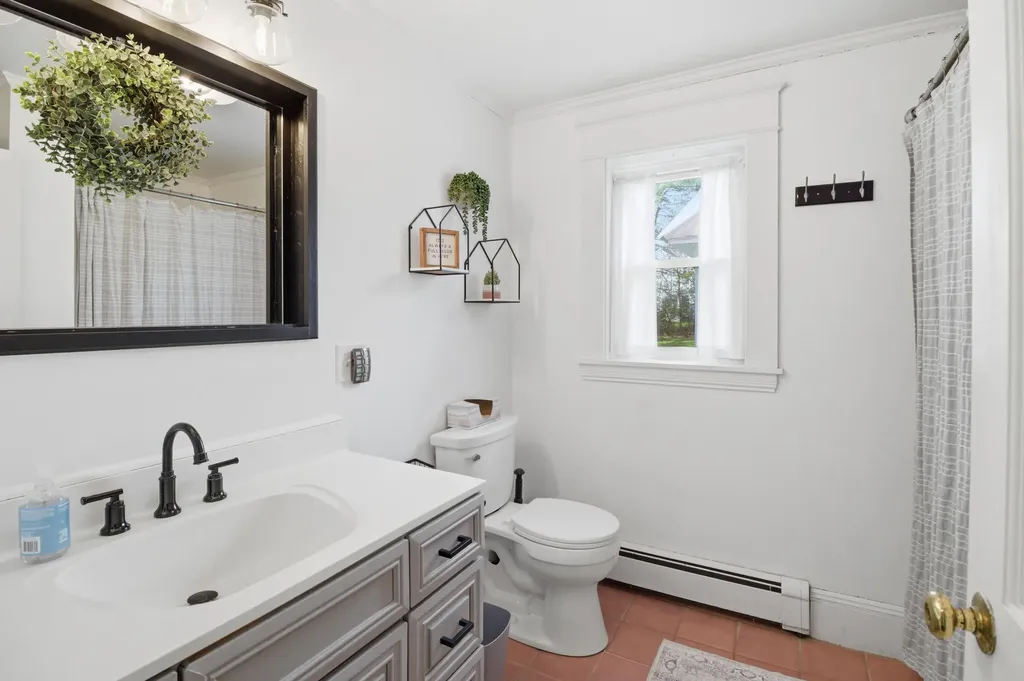 560 W Auburn Road Auburn ME 04210