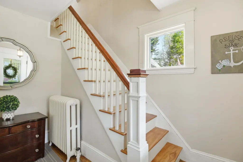 560 W Auburn Road Auburn ME 04210