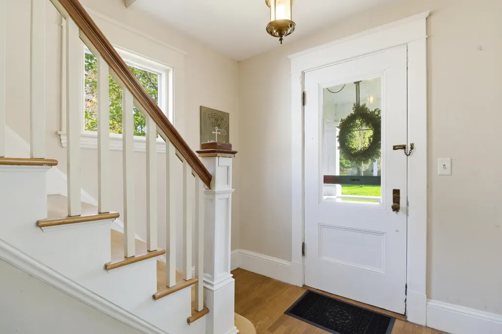 560 W Auburn Road Auburn ME 04210