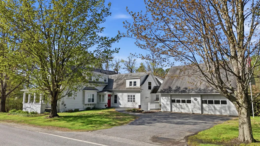 560 W Auburn Road Auburn ME 04210