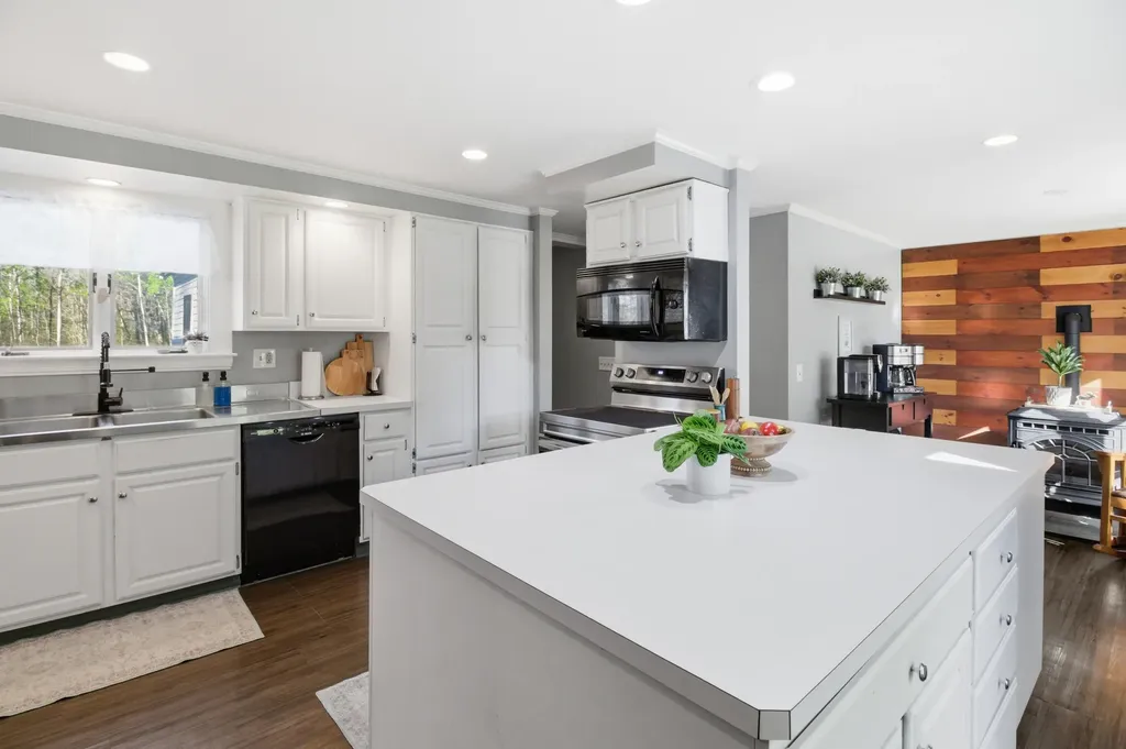 560 W Auburn Road Auburn ME 04210
