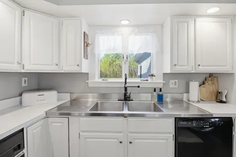 560 W Auburn Road Auburn ME 04210