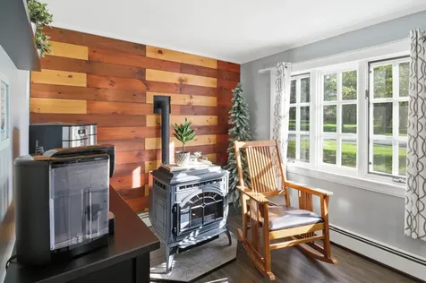 560 W Auburn Road Auburn ME 04210