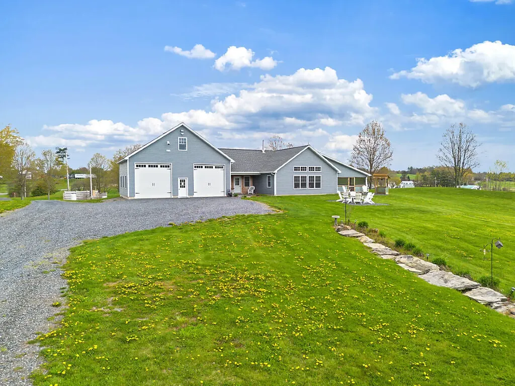 10 Shuman Road China ME 04358