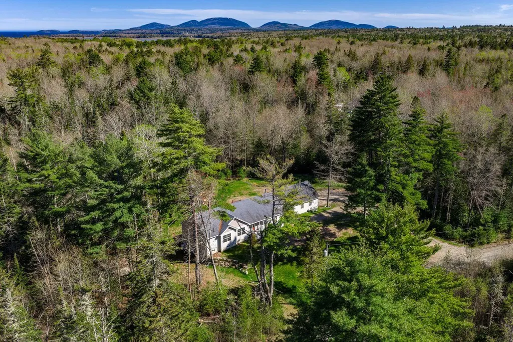 25 Kennel Brook Drive Lamoine ME 04605
