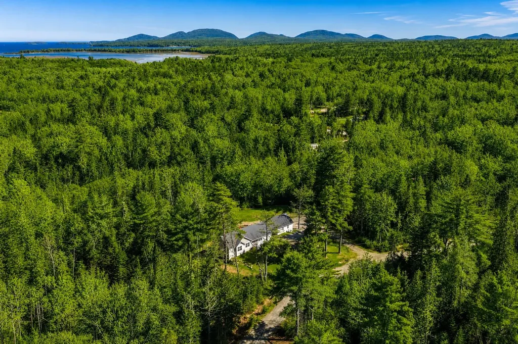 25 Kennel Brook Drive Lamoine ME 04605