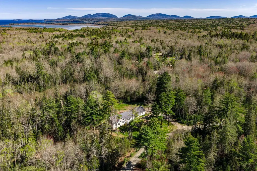 25 Kennel Brook Drive Lamoine ME 04605