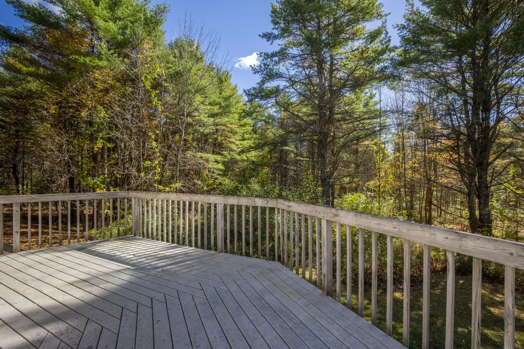 138 Cross Point Road Edgecomb ME 04556