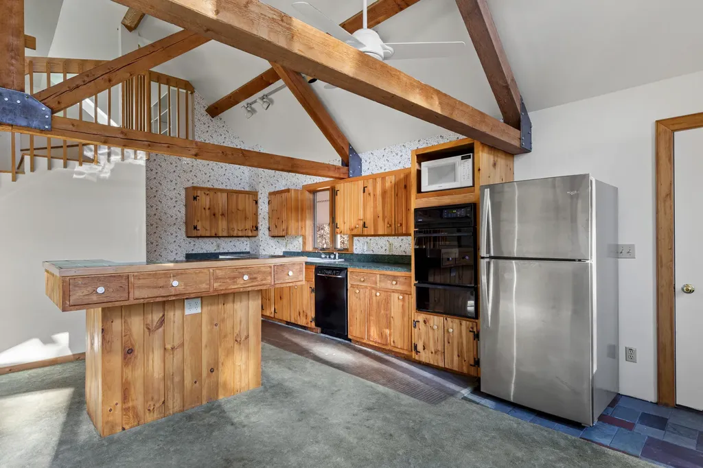 138 Cross Point Road Edgecomb ME 04556