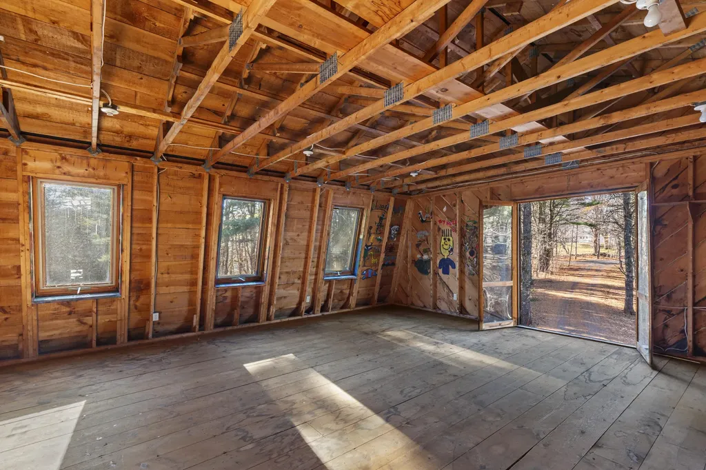 138 Cross Point Road Edgecomb ME 04556