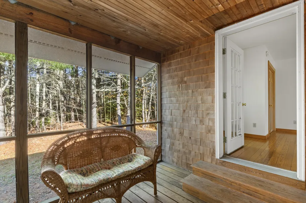 138 Cross Point Road Edgecomb ME 04556