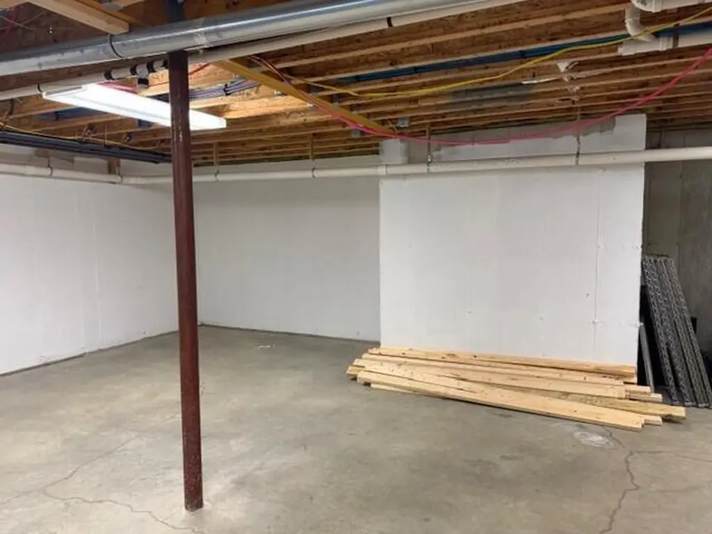 30 Woodhaven Drive Lewiston ME 04240