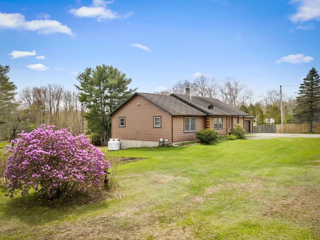 2959 Camden Road Warren ME 04864