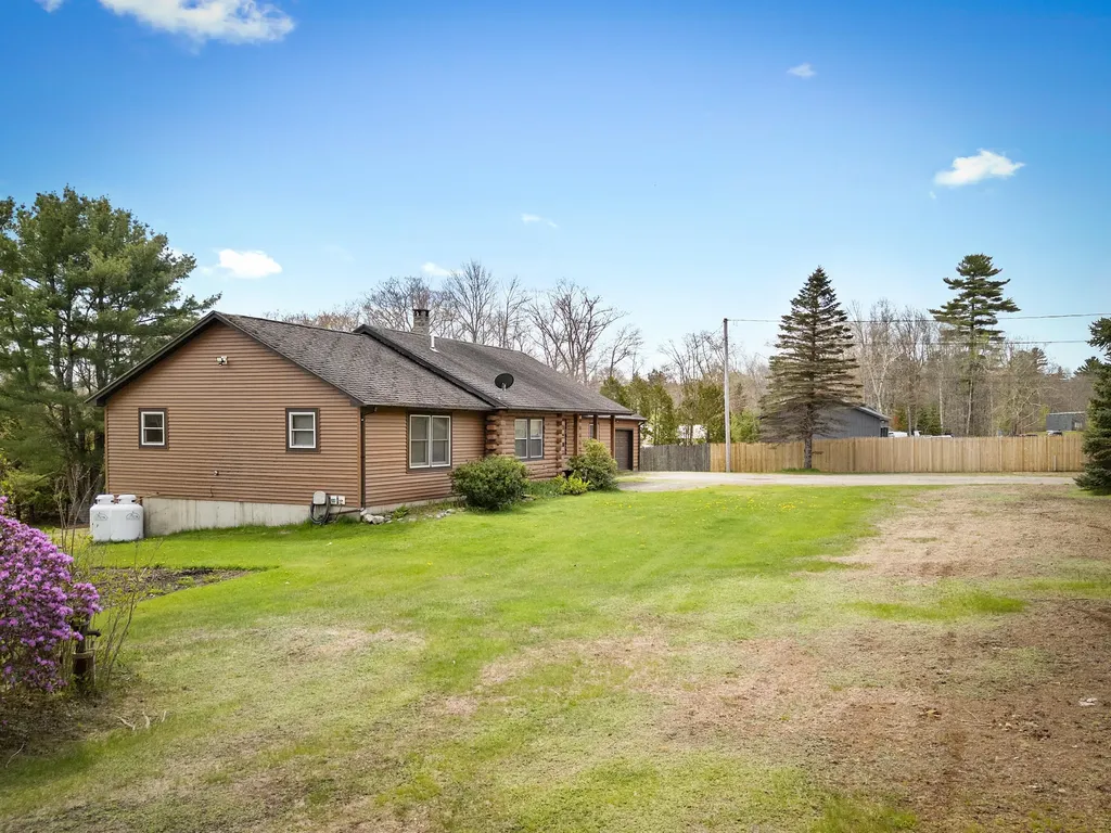 2959 Camden Road Warren ME 04864
