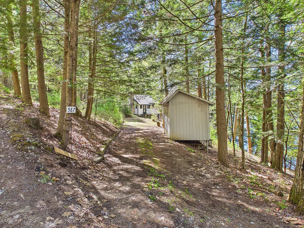 587 Scenic Drive E Manchester ME 04351