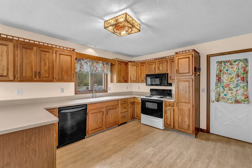 18 Billington Road Milo ME 04463