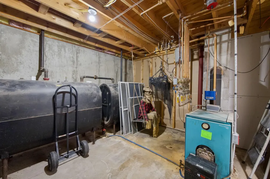 302 Canaan Road Hampden ME 04444