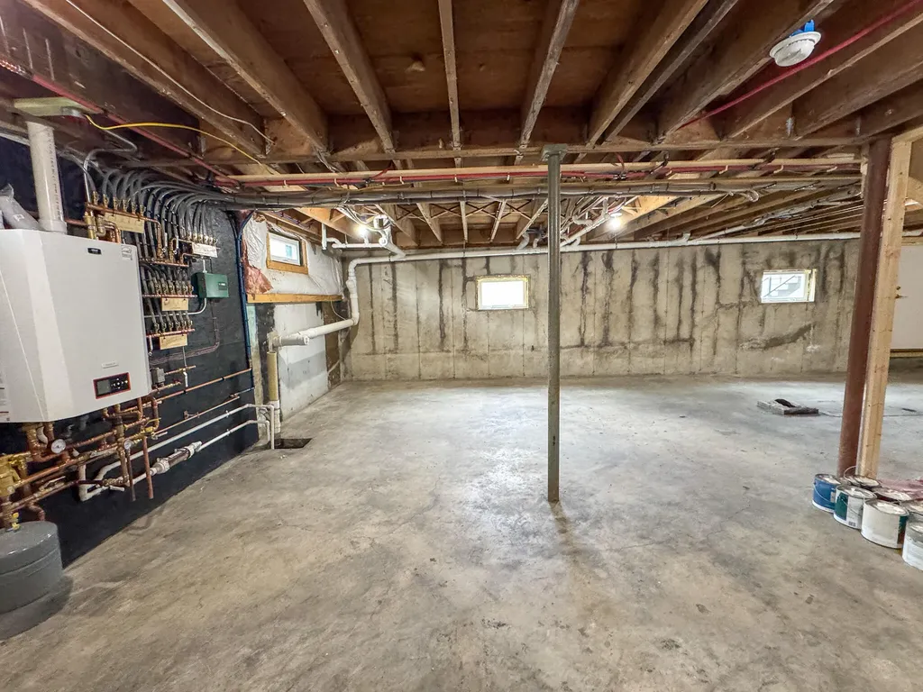 489 Enfield Road Lincoln ME 04457