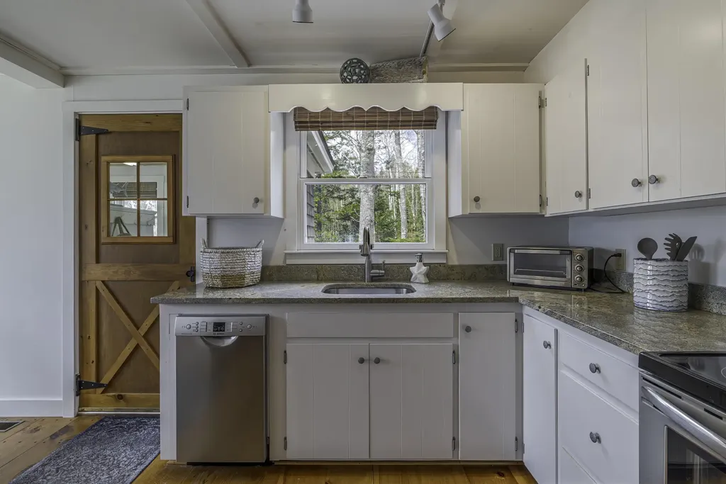 41 Sunset Road Brooksville ME 04617