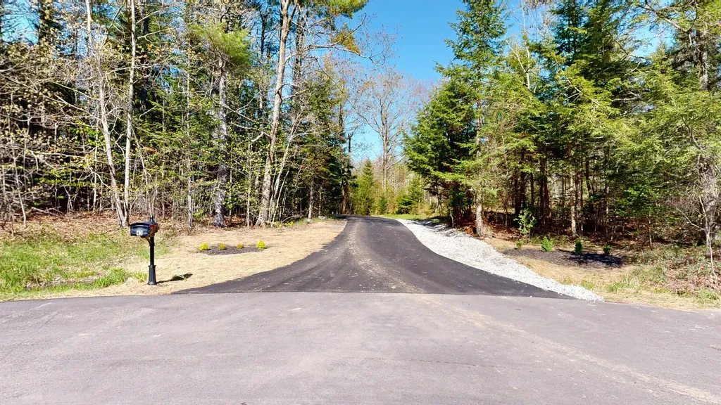 43 Sturbridge Lane Cumberland ME 04021