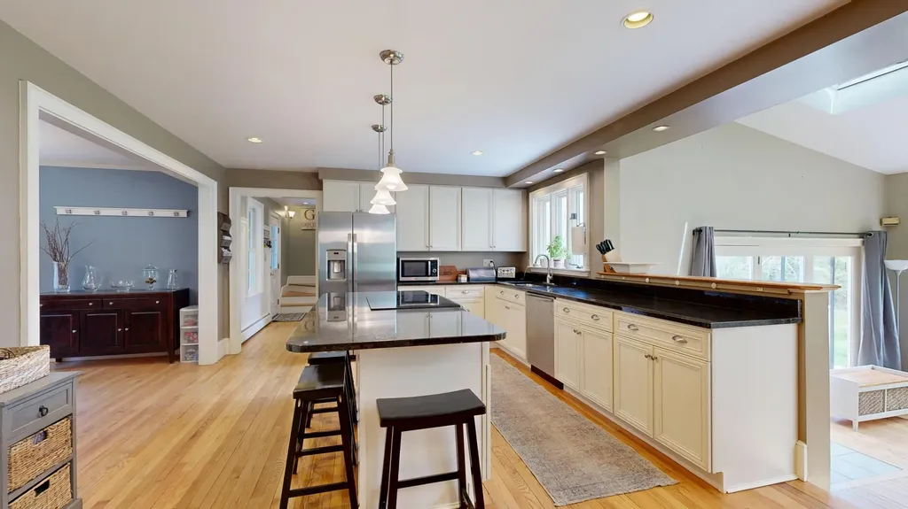 43 Sturbridge Lane Cumberland ME 04021