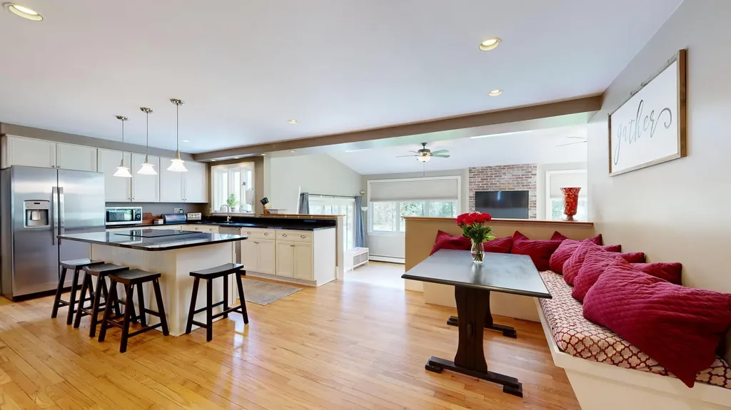 43 Sturbridge Lane Cumberland ME 04021