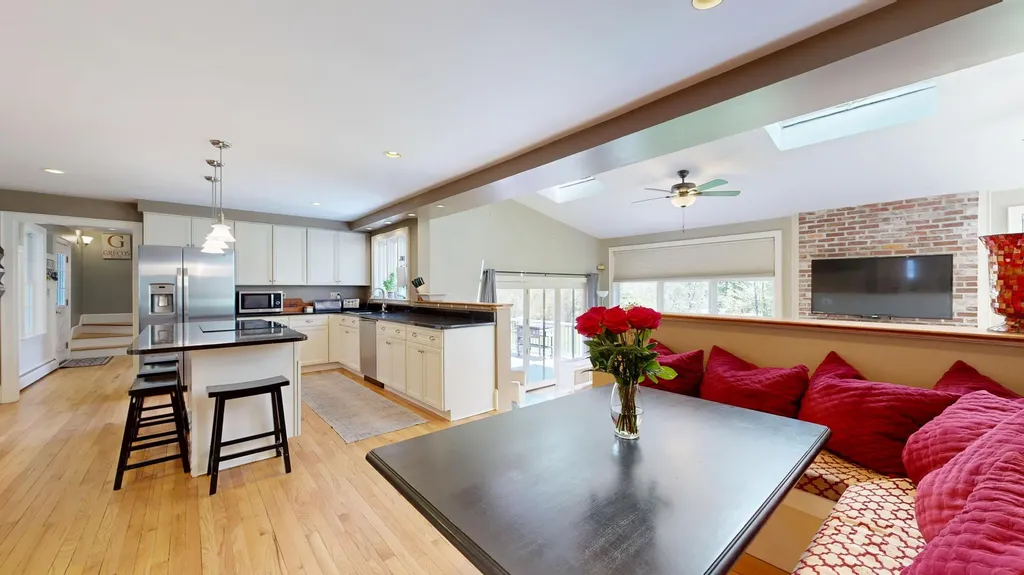 43 Sturbridge Lane Cumberland ME 04021