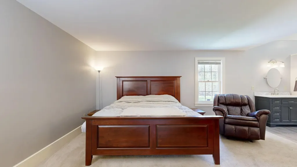 43 Sturbridge Lane Cumberland ME 04021