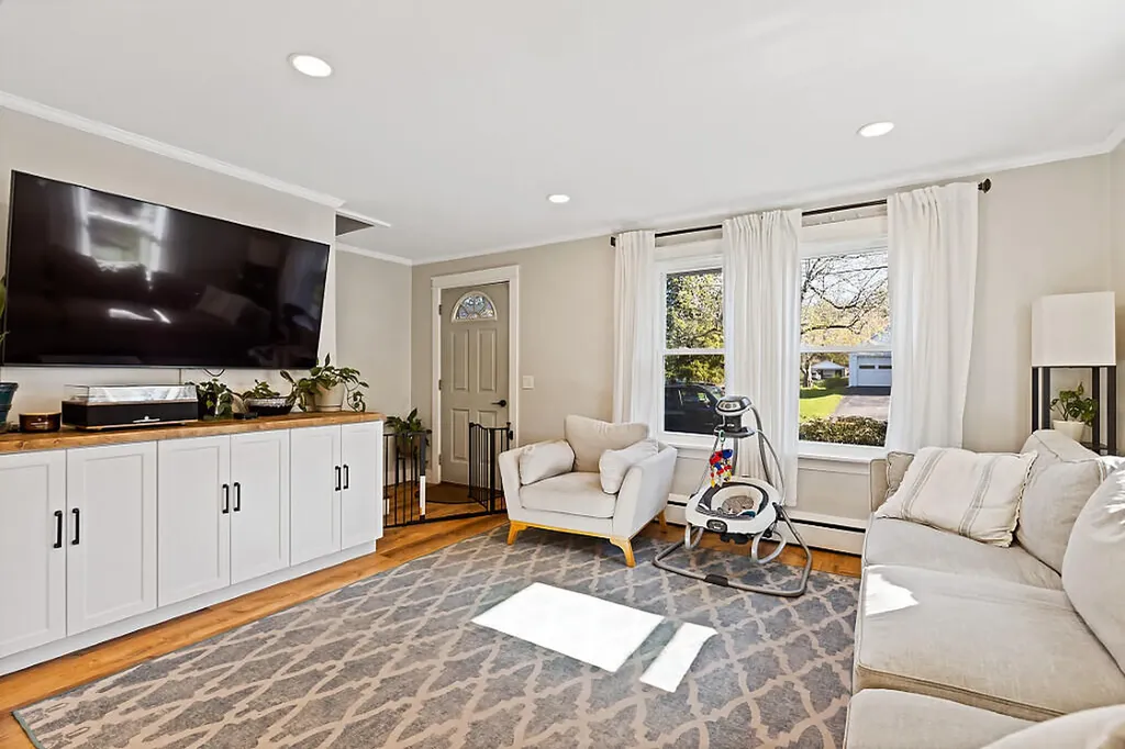 74 Newland Avenue Augusta ME 04330