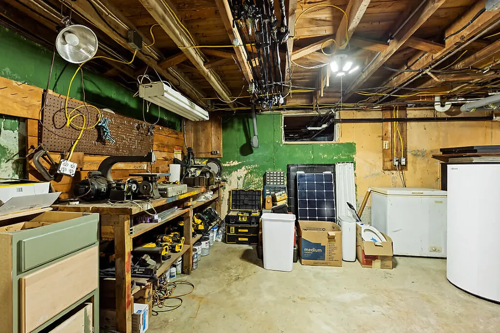 74 Newland Avenue Augusta ME 04330