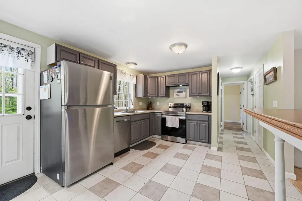 14 Wipple Tree Lane Naples ME 04055